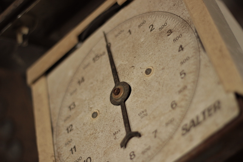 time, indoors, obsolete, scales, weighing scales, measure, run-down, instrument of measurement, geometric shape, antique, close-up, minute hand, old, no people