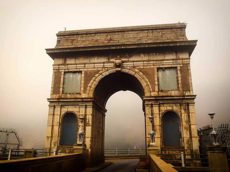 stone, history, ornate, clear sky, construction, icon, ancient history, 4K, dam wall, sky, symbol, city, travel destinations, triumphal arch, day, structure