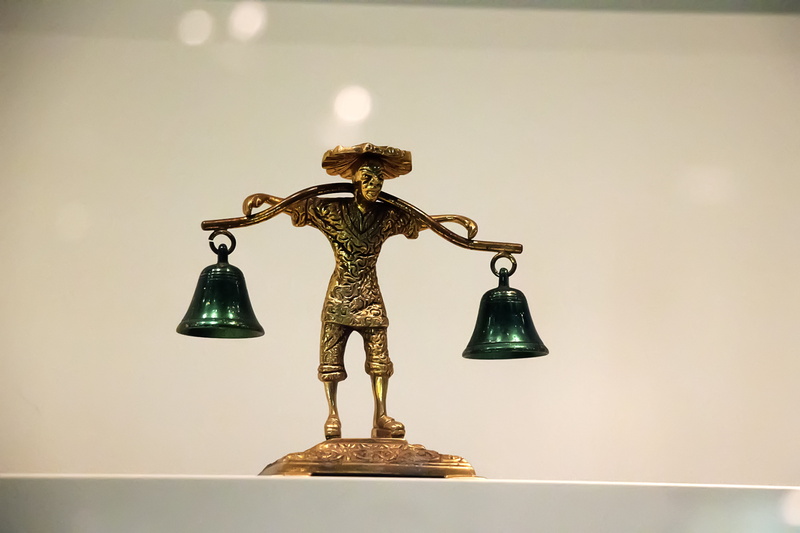 hanging, Species, bronze, genesis, home interior, gold colored, life, wood - material, politics, justice - concept, once upon a time, architecture, Characters