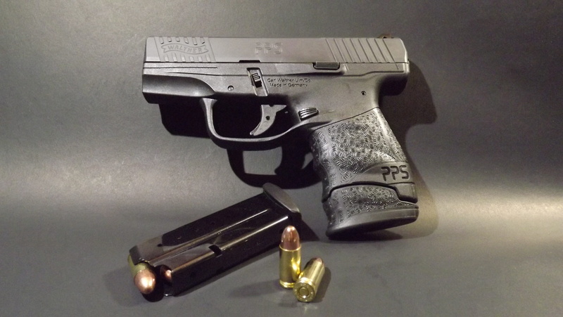 Pistol, bullet, high angle view, 4K, close-up, metal, Magazine, military, single object, gun, safety, handgun, law, table, 9Mm, security, studio shot