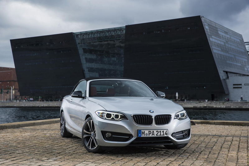 outdoors, nature, architecture, street, travel, active, building exterior, sky, motor vehicle, convertible, 1080P, modern, transportation, building, silver colored