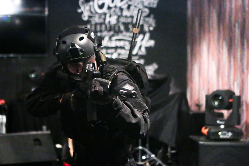 4K, clothing, enforcer, helmet, team, waist up, army soldier, agent, tactical, special forces, machine gun, men, weapon, uniform, technology, indoors