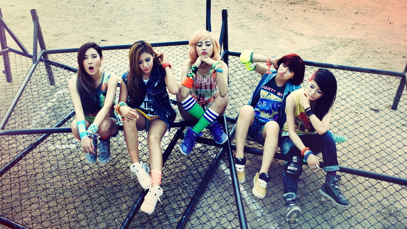 Girls, Korea, 1080P, girl, white, green, socks, Five, s, striped, Music