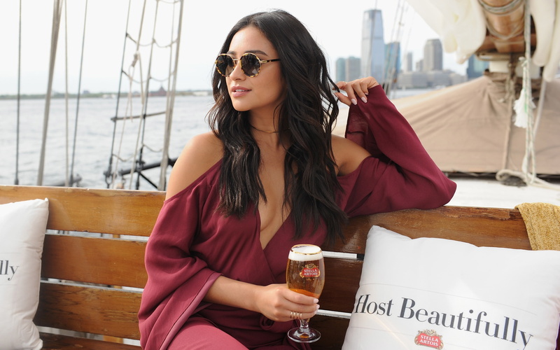 model, actress, mitchell, artois, stella, celebs, celebrity, Emily Fields, shay, 2K