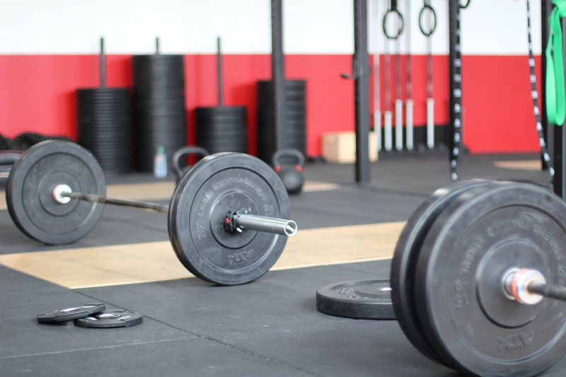 plates, weight, black, lifestyles, 5K, health club, iron, indoors, healthy Lifestyle, vitality, dumbbell, sports equipment, heavy, hard, sport, muscular Build
