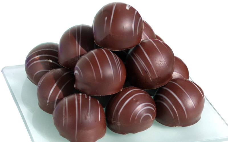 balls, dessert, cut out, white, still life, refreshment, cake, indulgence, hill, dieting, food and drink, snack, indoors, candy, gourmet, chocolate Truffle