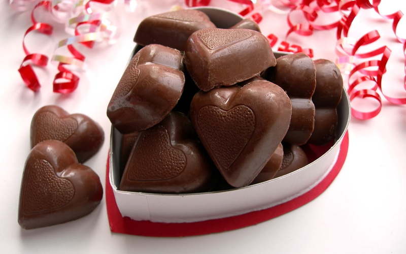 still life, baked, dessert, chocolate, cake, ready-to-eat, backgrounds, white, gift, birthday, unhealthy Eating, food And Drink, red, no People, chocolate Candy