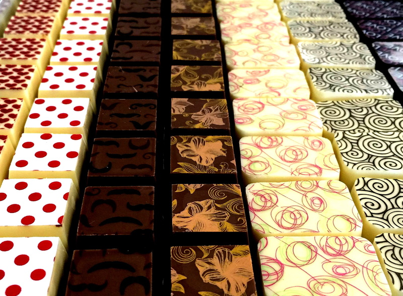 variety, tasty, gift, bonbon, repetition, delight, confectionery, chocolatier, multi colored, cocoa, luxury, delicious, milk, brown, floral pattern, belgian
