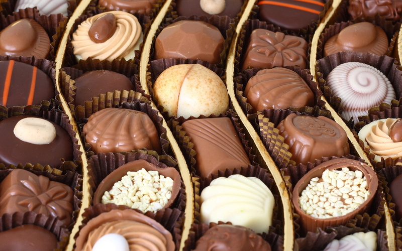 chocolates, close-up, 1080P, cream, refreshment, bakery, baked, large group of objects, sugar, for sale, variation, cake, backgrounds, snack, sweet Food