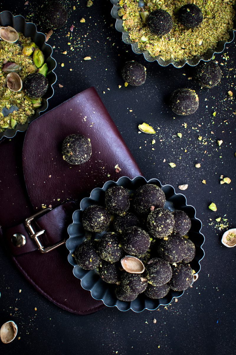 freshness, berry fruit, kitchen utensil, chocolate, purple, bowl, blueberry, nuts, still life, cupcake, indoors, 5K, healthy eating, no people, pistachio
