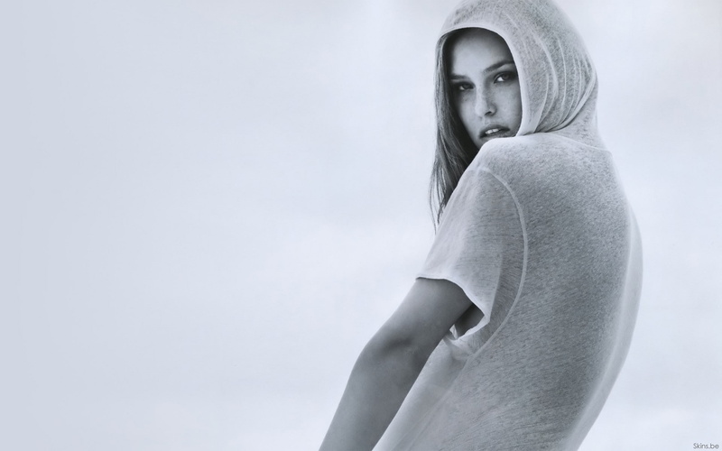 standing, hairstyle, clothing, leisure activity, side view, looking at camera, beautiful woman, Bar Refaeli, monochrome, model, young adult, copy space
