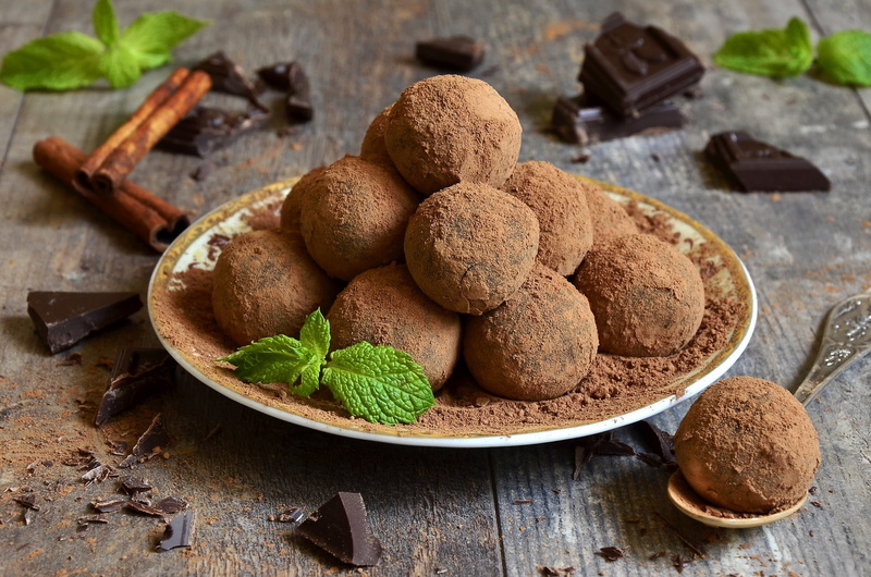 snack, brown, herb, plant part, leaf, no people, chocolate, still life, spice, cinnamon, ready-to-eat, healthy eating, table, freshness, baked, sweet food