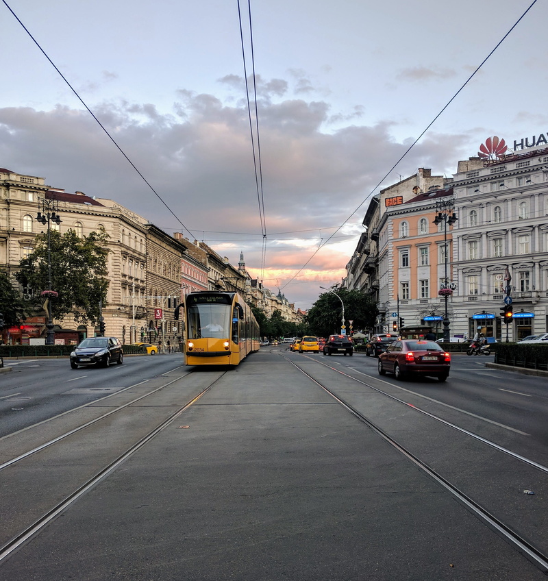 motor vehicle, land vehicle, urban, built structure, day, cable, the way forward, road, mode of transportation, 2K, transportation, tram, car, nature