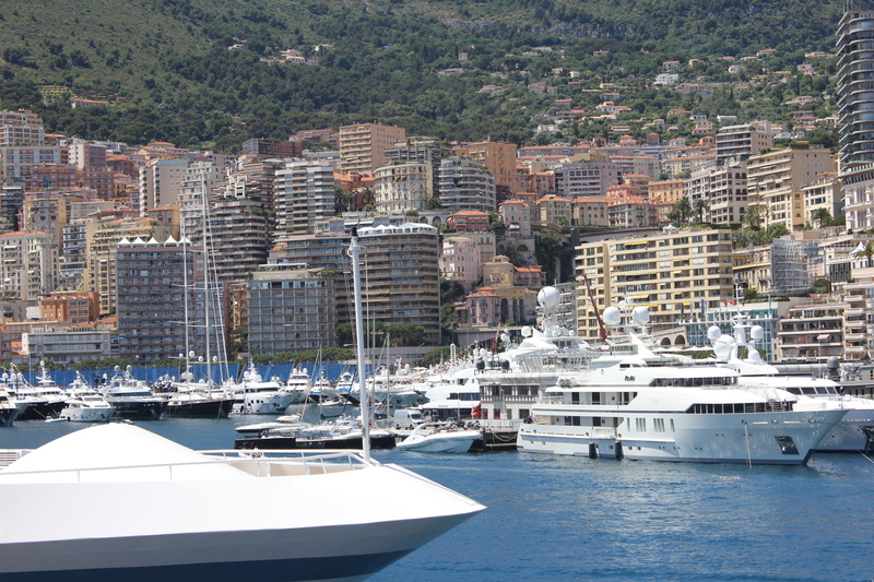 outdoors, daytime, white, yacht, water, built structure, mode of transportation, sea, moored, architecture, waterfront, building, city, riviera, rich, monte
