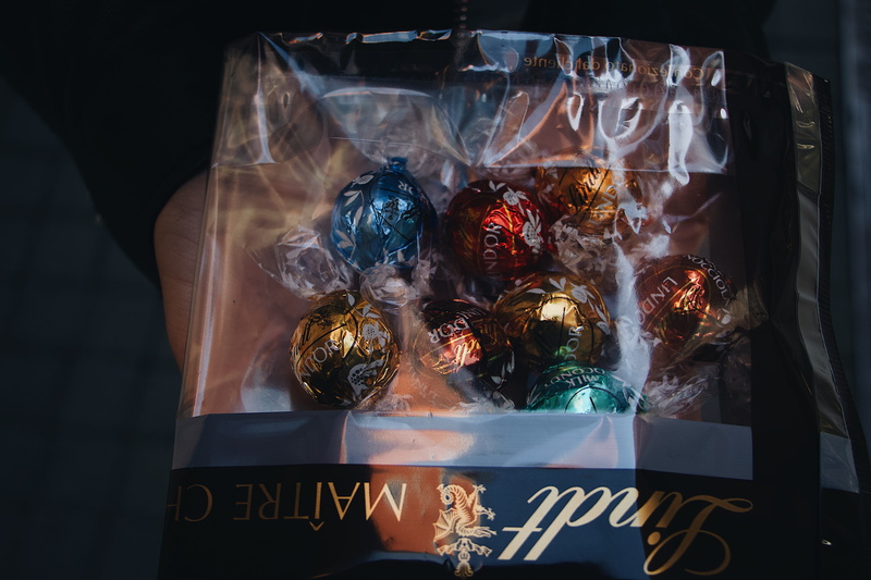 pack, 5K, candy, animal wildlife, bauble, animal, apparel, text, nature, variation, honey bee, no people, chocolate, assorted, close-up, clothing, bouquet