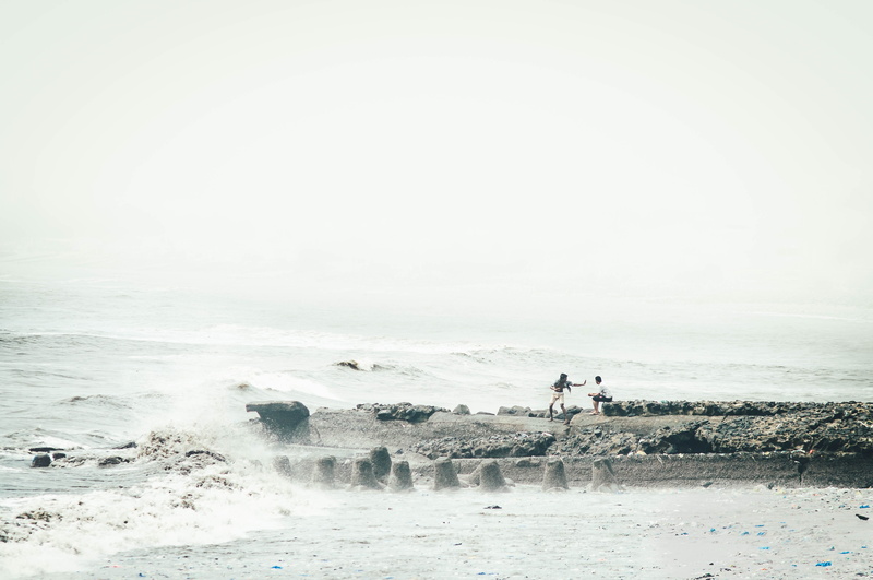 action, lifestyles, pose, sky, mist, wave, horizon over water, water, real people, rocks, beauty in nature, solid, rock - object, people, nature, national geographic