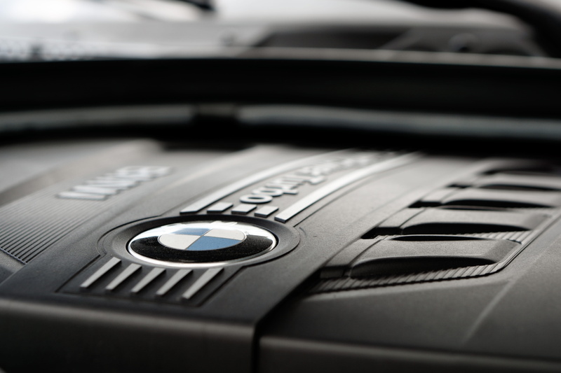 logo, table, push button, connection, car, extreme close-up, number, technology, cars, wristwatch, black, 5K, communication, machine, keyboard, pc, tire