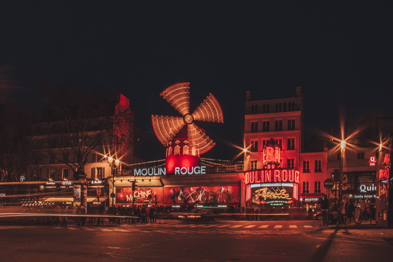 5K, rouge, moulin, street, road, city life, beside, nighttime, night, nature, building exterior, transportation, mode of transportation, sky, city, no people
