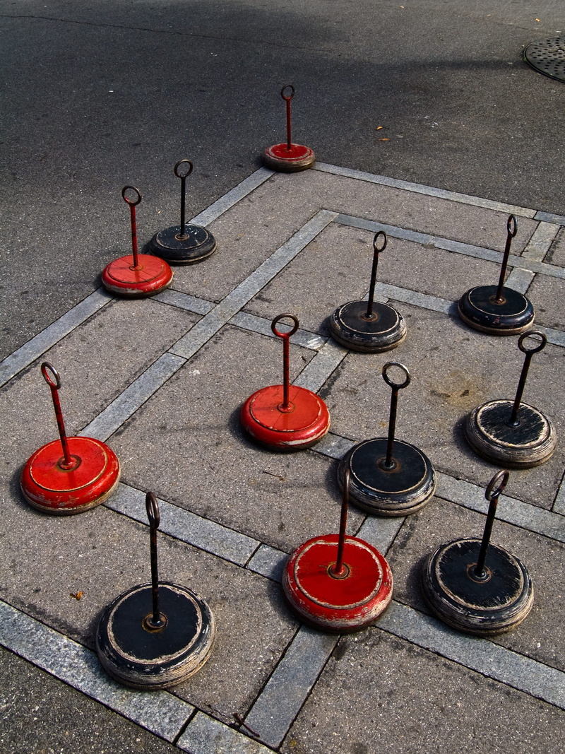 play train, black, no people, strategy, road, group of objects, game mill, stragetisches board game, city, high angle view, outdoors, exclusion, red, Mill