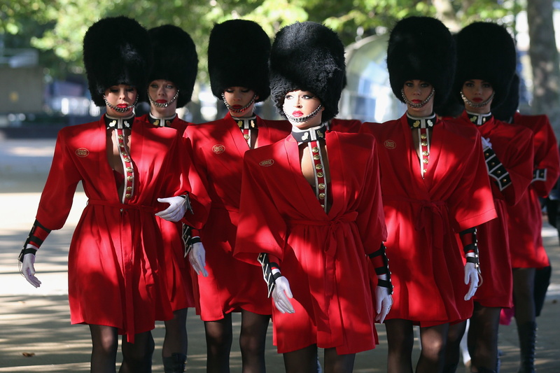 2K, guard, hat, legs, Crazy Horse, cabaret, soloist, gloves