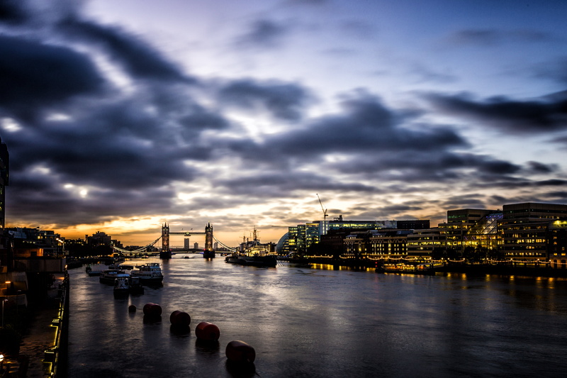 famous Place, bridge, urban Skyline, tower, thames River, silhouette, rise, building Exterior, 5K, dark, sky, harbor, beside, dusk, high, england, urban Scene