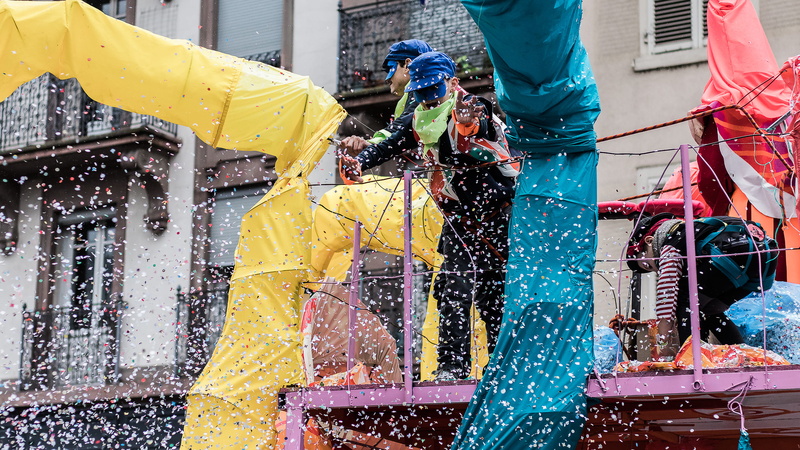 char, water, building, carnaval, yellow, strasbourg, outdoors, happy, men, 2K, confettis, day, nature, adult, incidental people, joy, architecture, kids