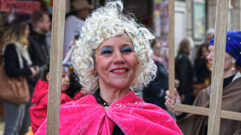 front view, real people, women, focus on foreground, emotion, dye, beautiful woman, looking at camera, one person, white hair, adult, day, 6 rue du chemin de fer
