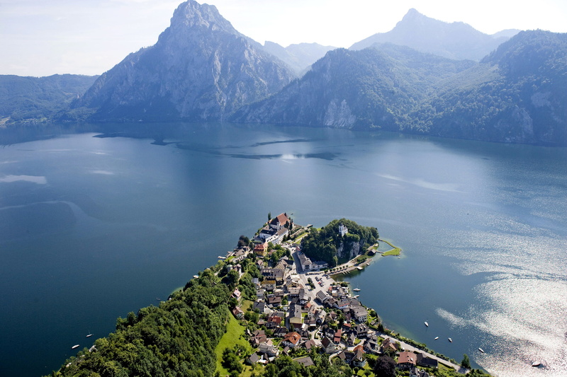 mountain range, outdoors, building exterior, green, the view from the top, architecture, mountain, home, shore, water, Austria, sky, 2K, tranquility, nature