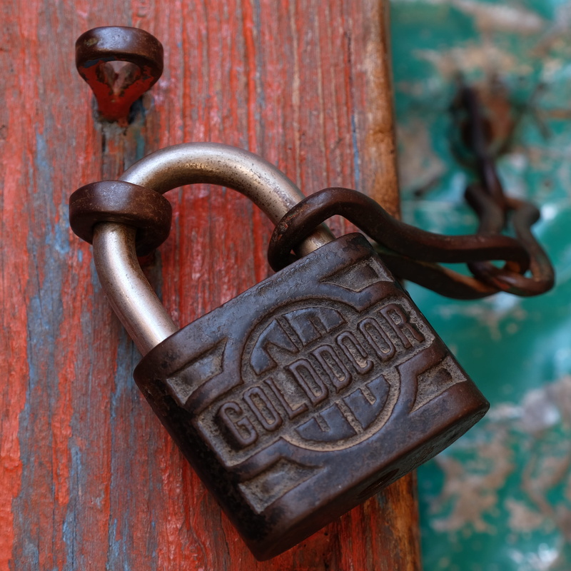 close-up, text, door, metal, entrance, hanging, wood - material, no people, église, etiopia, outdoors, nahiso terara, day, security, weathered, porte, communication