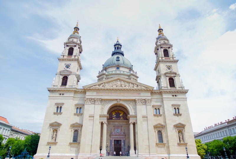 hongrie, sky, cloud - sky, dome, hungary, building exterior, built structure, church, symetrie, town, tower, downtown, travel, urban, spire, nature, belief