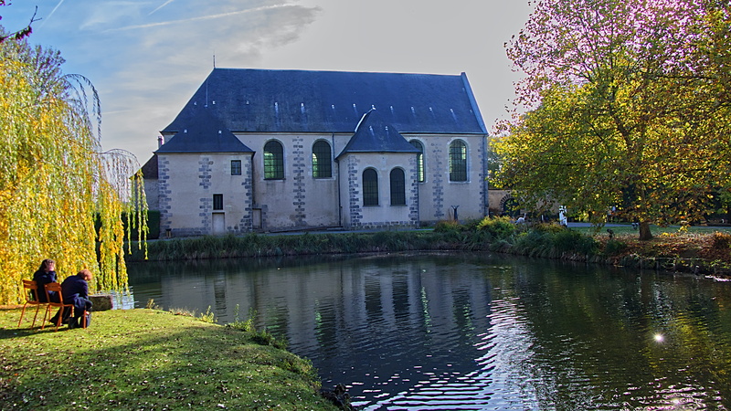 outdoors, building exterior, real people, religion, built structure, 5K, lifestyles, sky, place of worship, nature, france, building, church, église notre-dame-des-anges