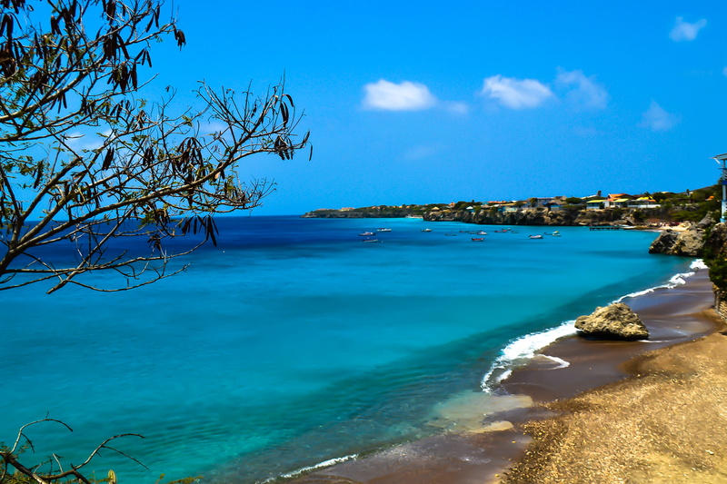 day, water, coast, tranquil scene, litoral, coastal city, land, shore, caribe, houses, caribbean, rock, boats, seashore, boat, no people, turquoise colored