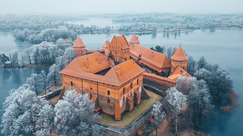 winter, historic site, morning, hoary, castle, lithuania, frost, trakai island castle, château, 1080P, zing, snow, trakai island, fairytale castle, building