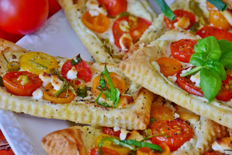 plate, pizza, baked, serving size, indoors, toppings, starter, season, meal, food, oven, fruit, 5K, snack, dinner, mediteran, tomatoes, healthy eating