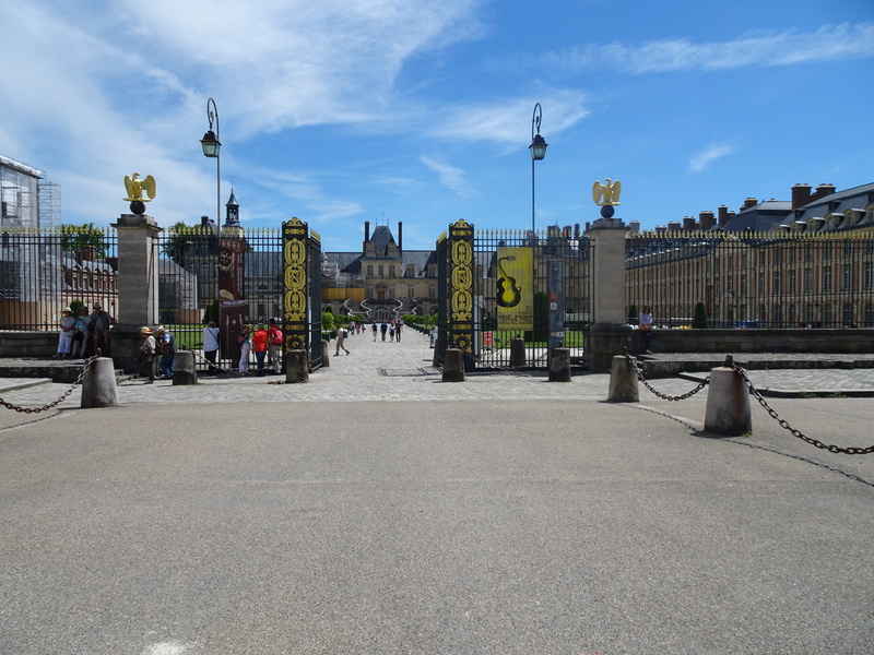 outdoors, footpath, street, palace, street light, the way forward, 4K, built structure, architecture, building exterior, napoleon, fontainebleau, road
