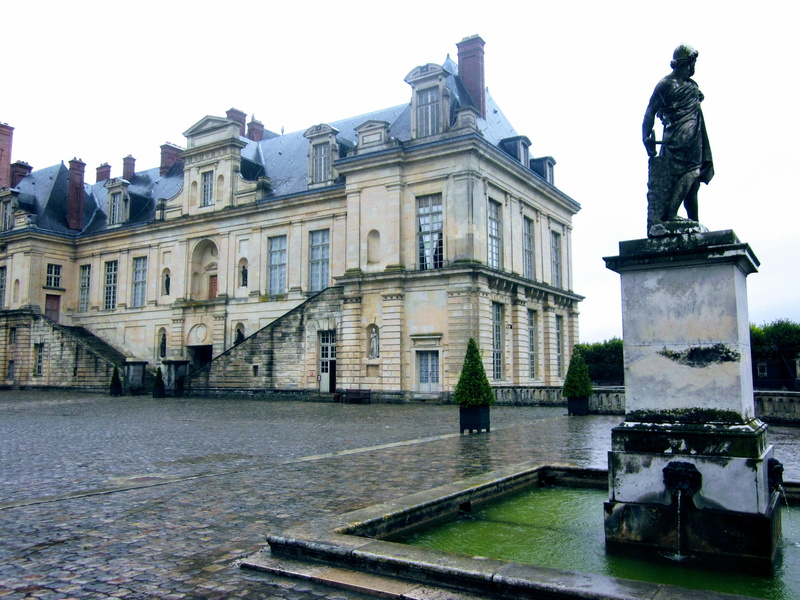 water, sculpture, human representation, fontainebleau, château, male likeness, canal, built structure, château de fontainebleau, nature, building exterior