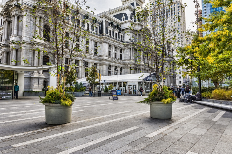 sidewalk, built structure, incidental people, building, city, plant, philadelphia, day, road, tree, 5K, modern, real people, outdoors, urban, city life