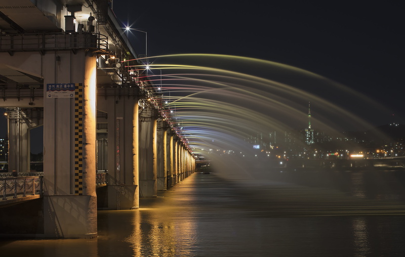 illuminated, waterfront, transportation, architecture, banpo bridge moonlight rainbow, nature, night, spraying, skyscraper, sky, building exterior, banpo bridge