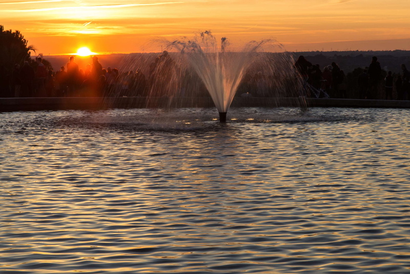 spraying, tree, motion, 2K, flowing water, waterfront, tranquility, fountain, tranquil scene, splashing, orange color, spain, sky, water, no people, beauty in nature