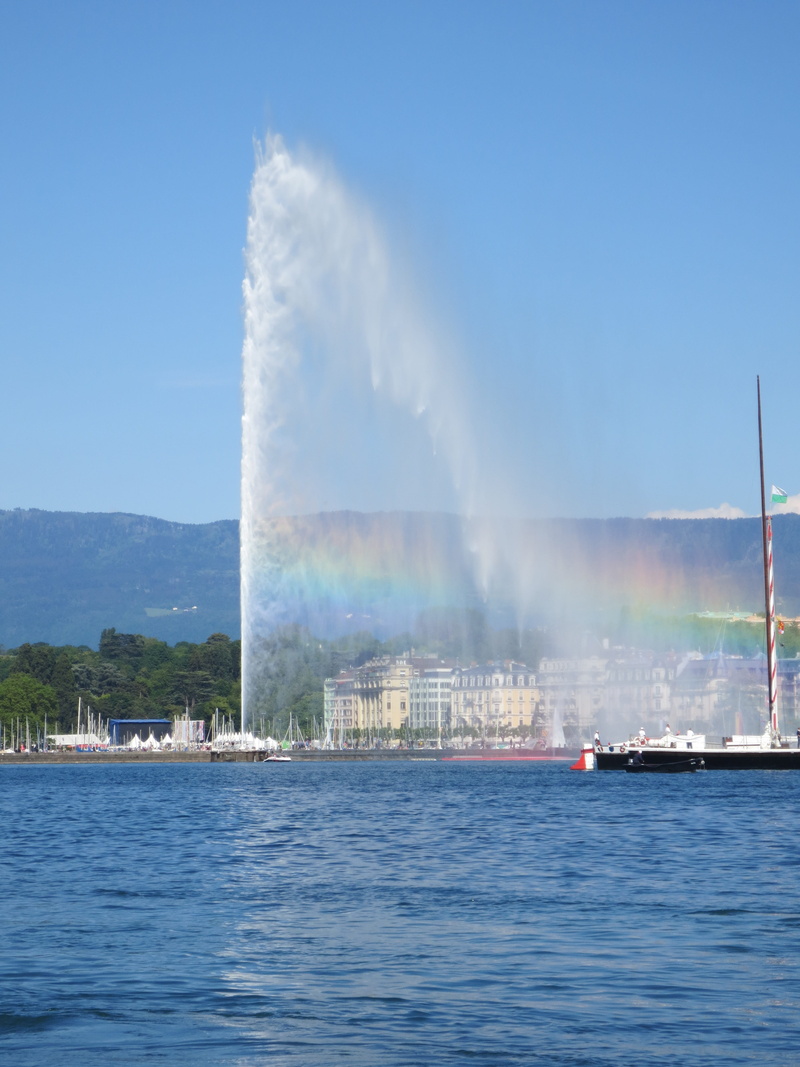 jet, smoke - physical structure, air pollution, architecture, water, waterfront, day, built structure, landmark, fountain, pollution, jet deau, travel destinations