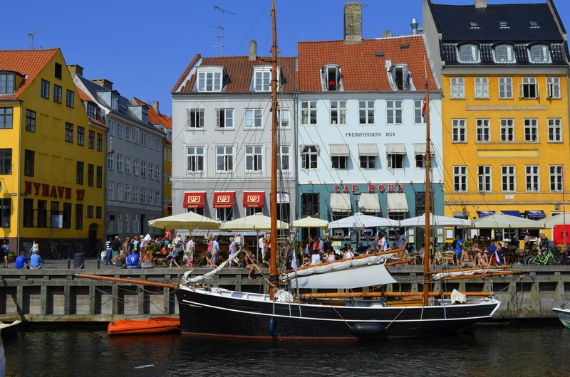 sky, outdoors, sol, cafes, building, water, travel destinations, 4K, architecture, beer, princess and the pea, tinder box, red, summer, copenhagen, nyhavn