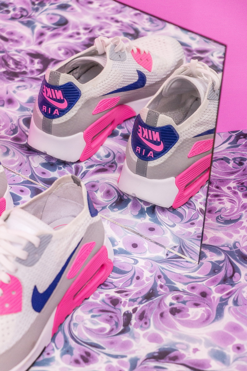 white, trainers, pair, close-up, fashion, photo, purple, reflection, 5K, no people, max, mirror, glasses, closeup, front, high angle view, protection