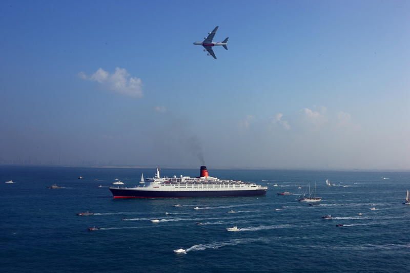 sky, side, queen, ship, airbus, security, airline, boats, airliner, liner, view, passenger, emirates, 2K, day, aircraft, navy, sea, lots, military, elizabeth