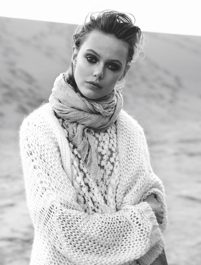 looking at viewer, Frida Gustavsson, monochrome, women outdoors, 2K, model
