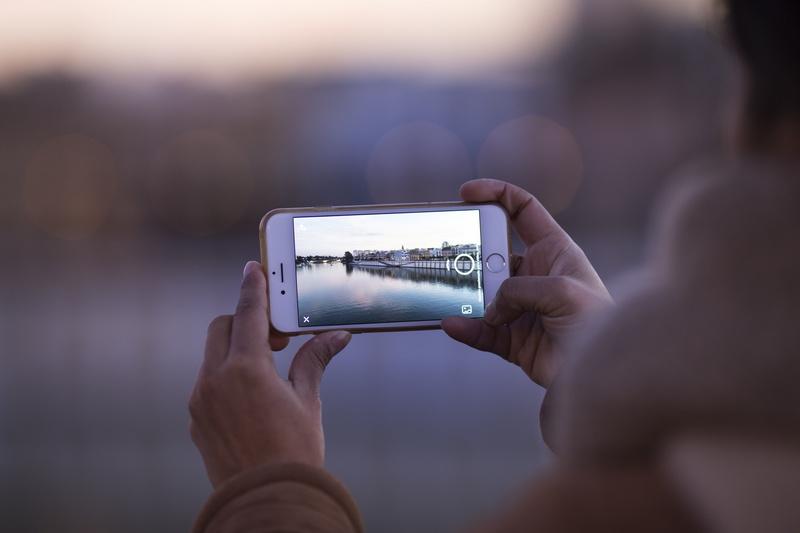 digital viewfinder, holding, human hand, photographing, photography themes, women, bokeh, screen, taking, wireless technology, person, silver, smart phone