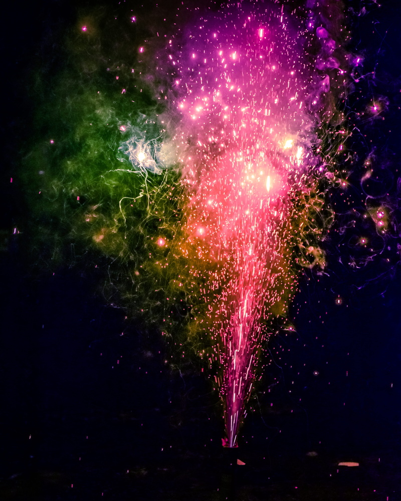 outdoors, firework - man made object, explosive, nature, star - space, green, celebration, no people, spark, night, 4K, multi colored, red, italy, arts culture and entertainment