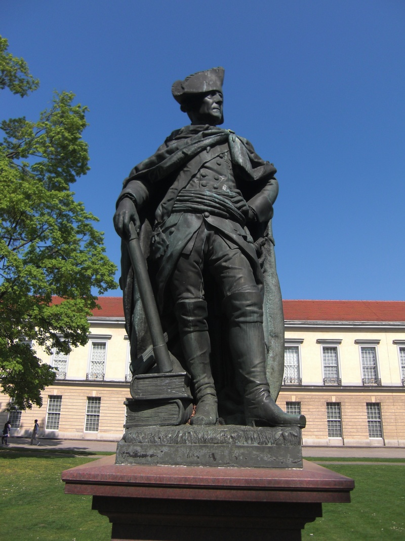 blue, monument, male likeness, 1080P, clear sky, tree, built structure, no people, low angle view, art and craft, nature, castle charlottenburg, charlottenburg palace