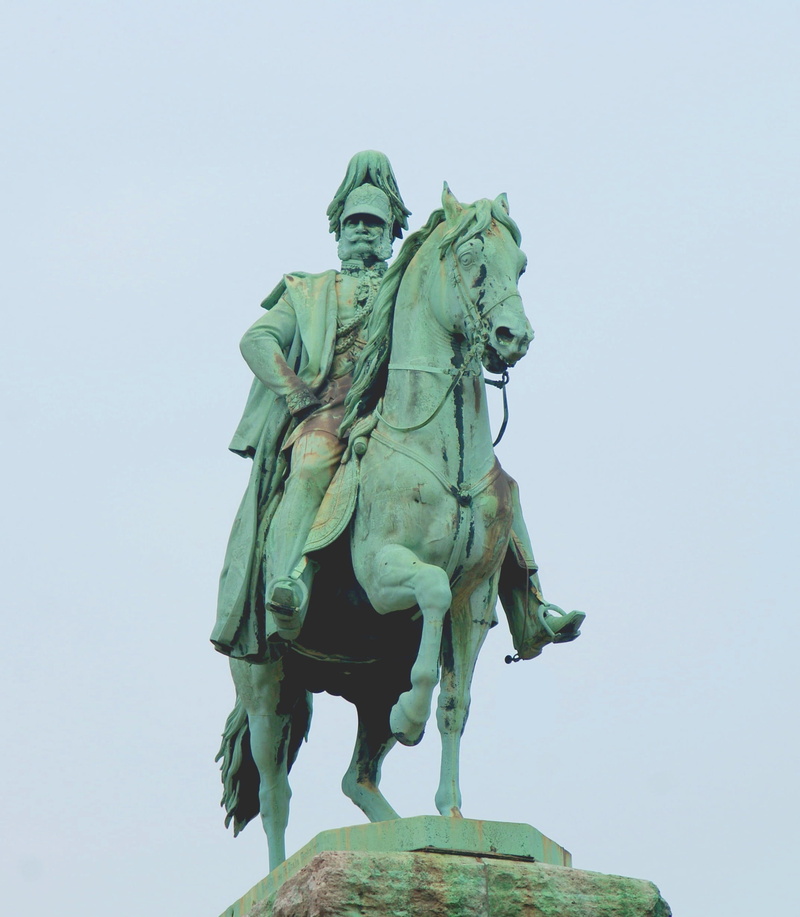 emperor wilhelm i, male likeness, statue, history, art and craft, landmark, low angle view, architecture, copy space, creativity, the past, human representation