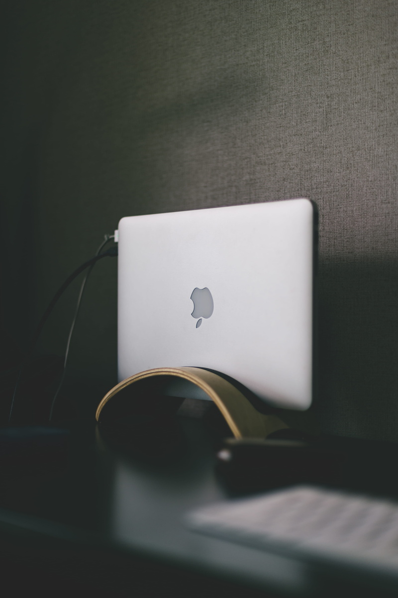 notebook, wireless technology, gray, mac, gadget, pro, communication, indoors, 4K, computer, clamshell, stand, laptop, desktop, interior, setup, close-up