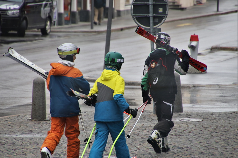 walk, skis, city, ride, colleagues, relaxation, holding, helmet, the style of the country, group, childhood, accessories, clothing, protection, switzerland